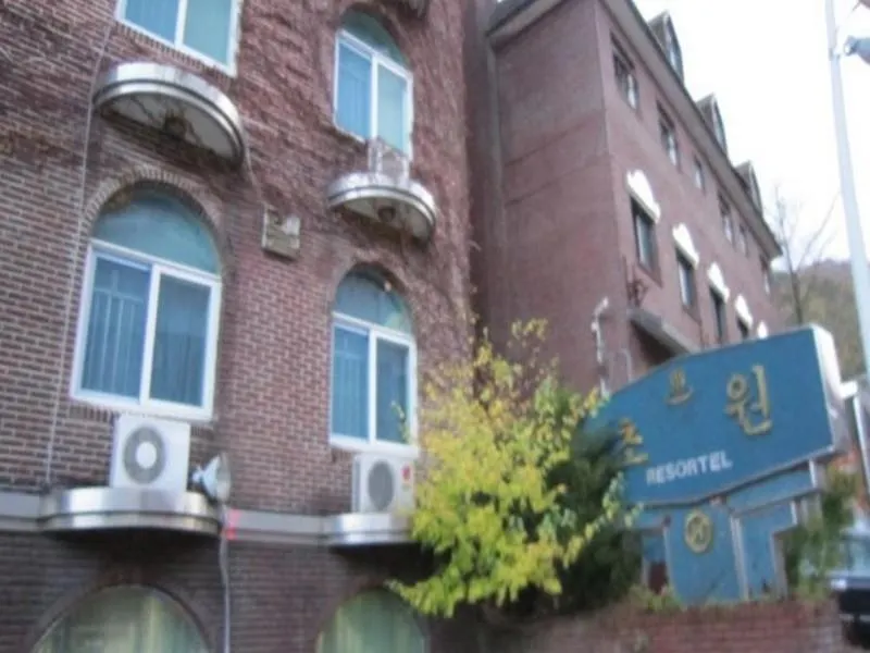 Goodstay Chowon Resortel - Image 1