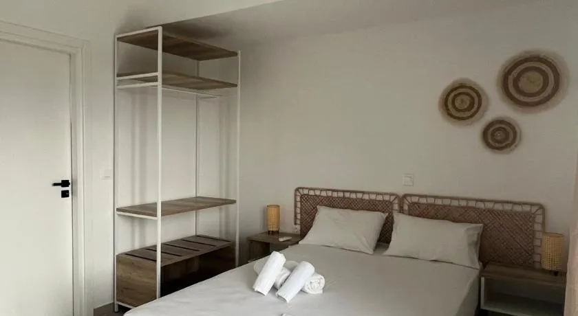 Sunshine Apartments and Rooms - Image 1