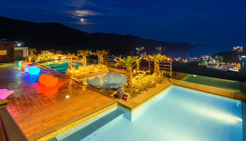Friemily Pool Villa & Hotel - Image 1