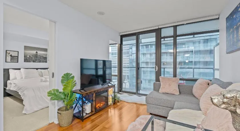 Stylish 2BR Downtown Sanctuary - Free Parking - Image 1