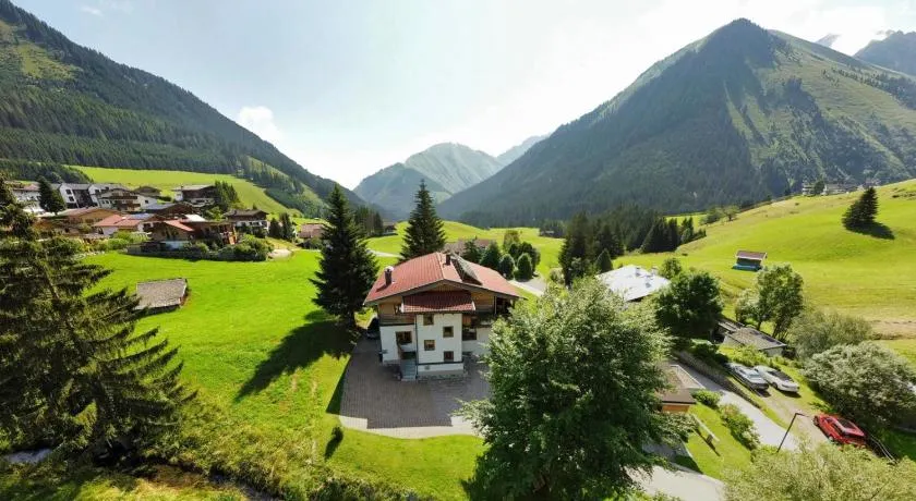 Aparthotels Berwang / Haus Wiesengrund - Image 1