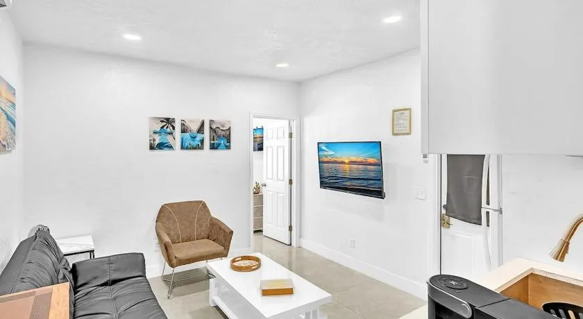 Boutique One Bdrm Close To Aventura Mall & Beach - Image 1