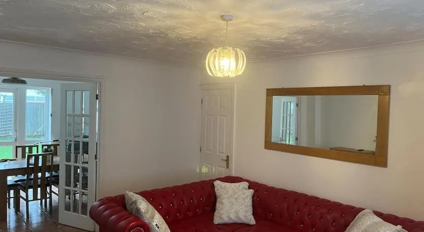 Beautiful 4 bedroom home 3 bathrooms, Excellent location, Family, Group, Corporate, Contractor - Image 1