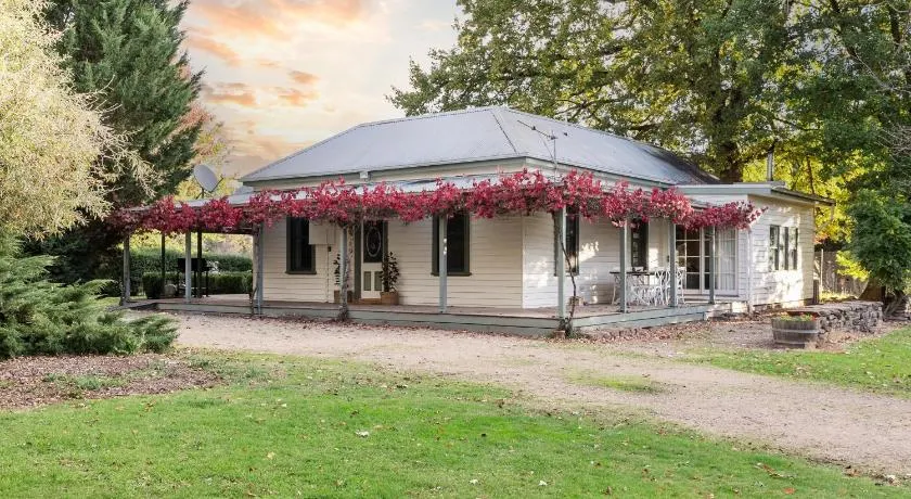 Stirling Homestead Farmstay Cottages Mansfield - Image 1