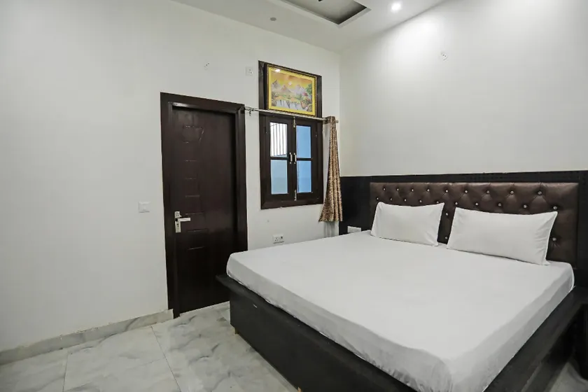 Hotel Indirapuram Residency - Image 1