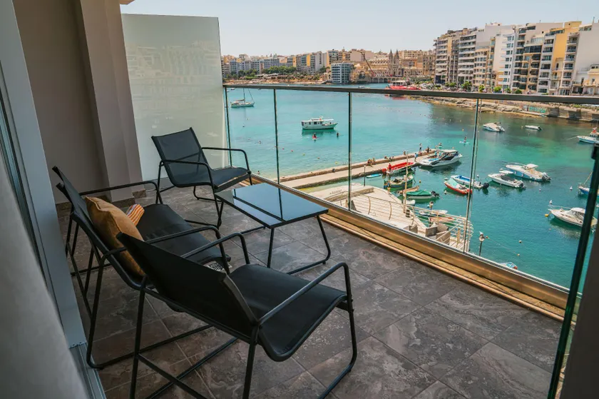 86 Spinola Bay - Image 1