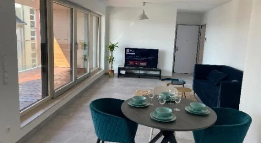 Easy-Stay 1 bedroom apartment with terrace and parking - Image 1
