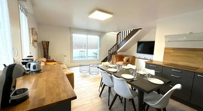 Rooftop duplex 2 steps from Paris - Image 1
