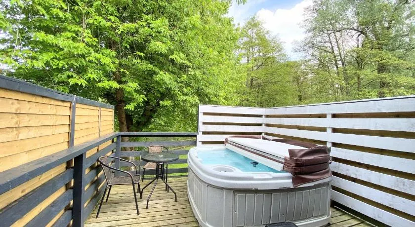 Otter 3 Lodge -Jungle Inspired -Dog Friendly -Private Hot Tub -Warminster-Bath-Salisbury - Image 1