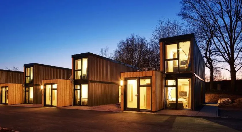 Modern ausgebauter Überseecontainer als Tiny House - Image 1