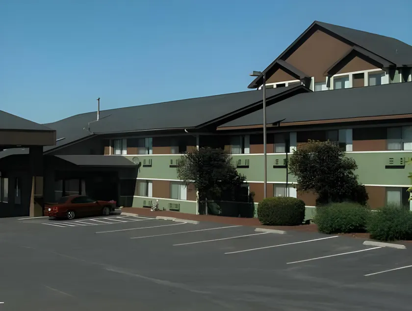Howard Johnson Express Inn - Post Falls - Image 1
