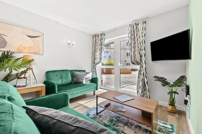 Cotels Centro Budget Busting Apartments! CENTRAL LOCATION, PARKING, FIBRE WIFI, SMART TV, FULLY EQUIPPED KITCHEN - Image 1