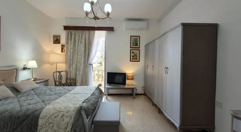 Malta Airport Bedroom with private shower - 18 min walking distance - Image 1