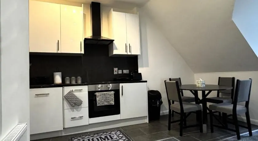 81b Queens Road - Image 1
