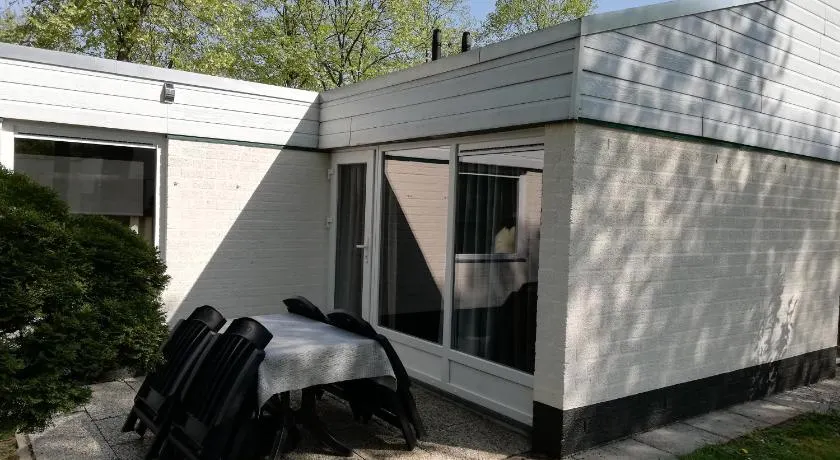 Rustige, gelijkvloerse vakantiewoning met 2 slaapkamers in Simpelveld, Zuid-Limburg - Image 1