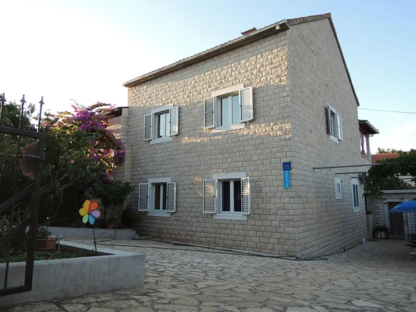 Apartment Jak A1-donji Mirca, Island Brac - Image 1