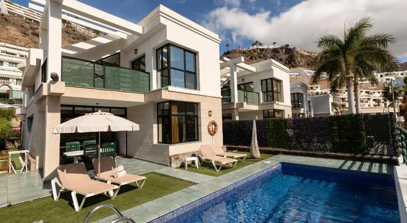 Sunshine Beach Villas - Image 1