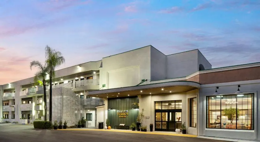 Tiller House, Laguna Hills, a Tribute Portfolio Hotel - Image 1