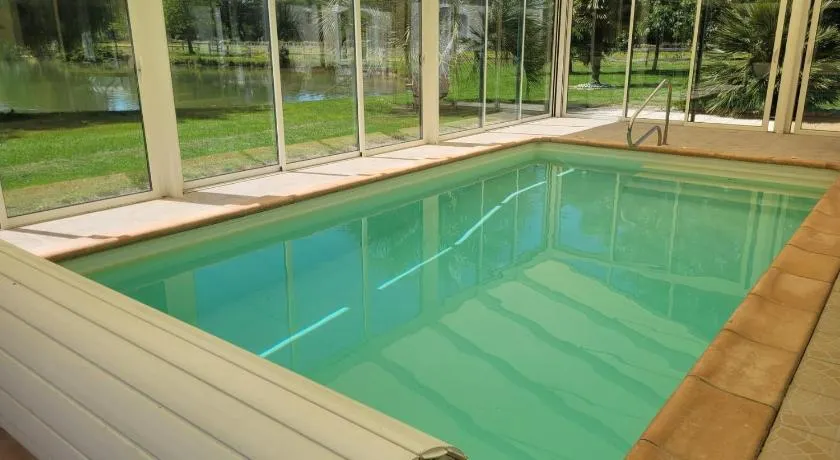 Villa avec piscine interieure au calme de la campagne - Image 1
