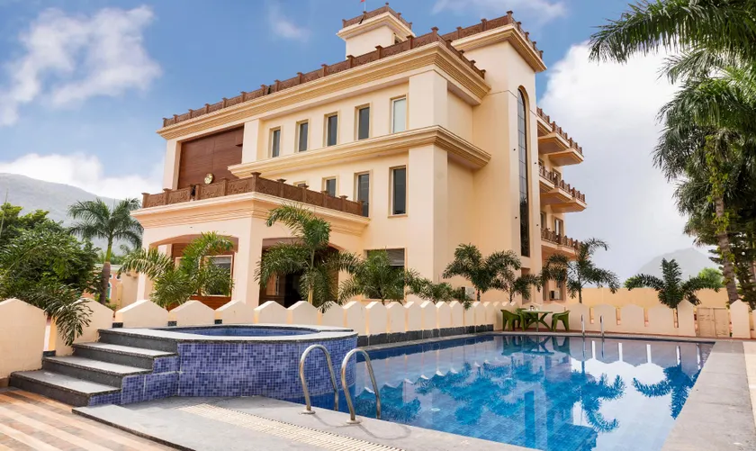 Treebo Premium Royal Amar With Mountain View and Swimming Pool - Image 1