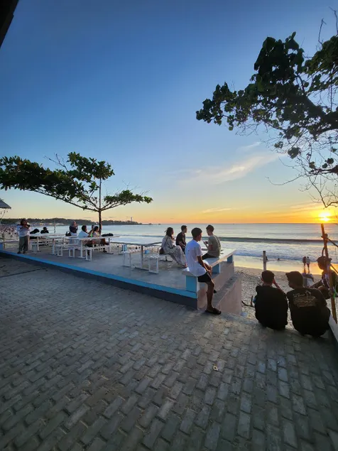 Penginapan Bayu Samudra Pantai Santolo - Image 1