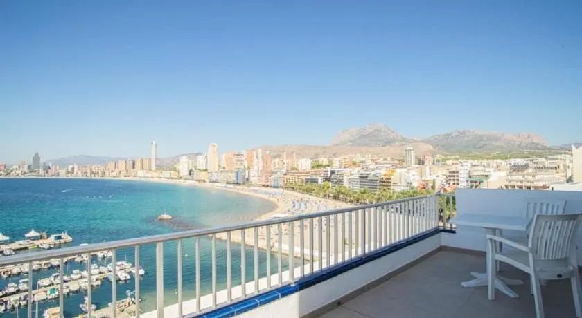 Apartamentos La Mar - Image 1