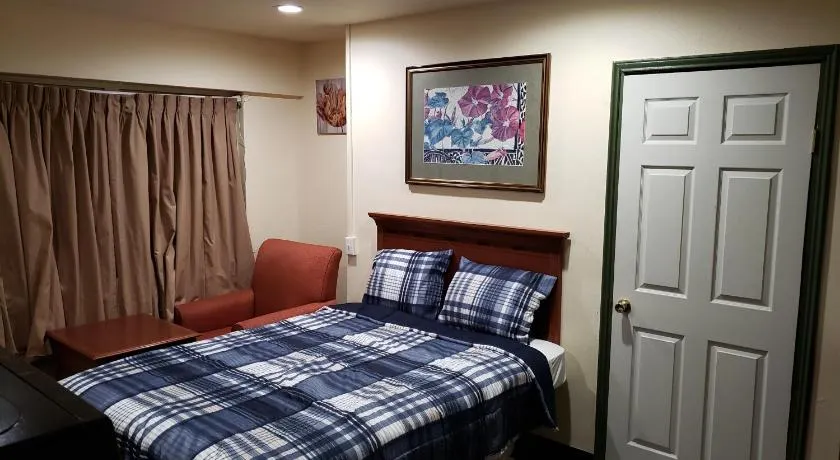 Gulf Crest Motel - Image 1