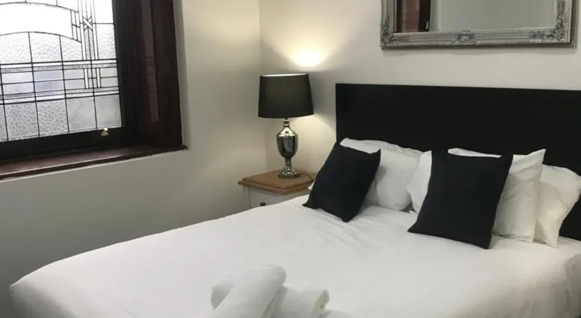 CROWN CBD Hotel - Oil Friendly Price - Image 1