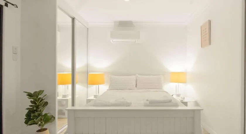 Classy Modern self contained Studio- Private & Peaceful - Image 1