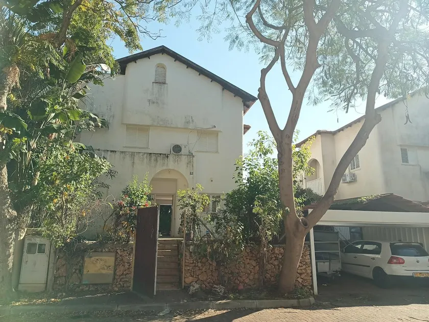 Commune House Fun & Attractions - Image 1
