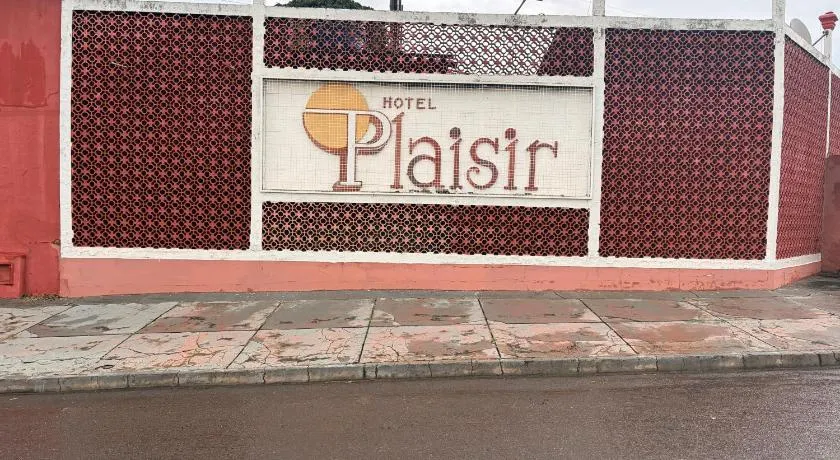 Motel Plaisir - Image 1