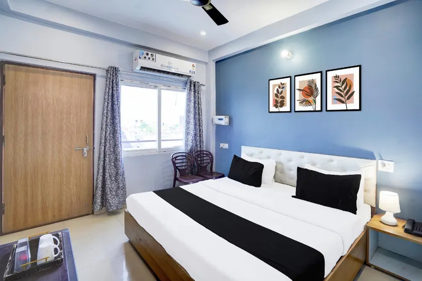 Hotel O BLW Kakarmatta Near Banaras Junction - Image 1