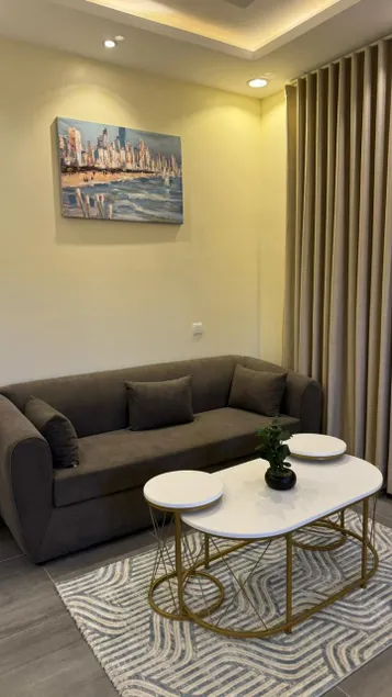 Small 2 bedroom 1 bath Flat with Garden view - Image 1