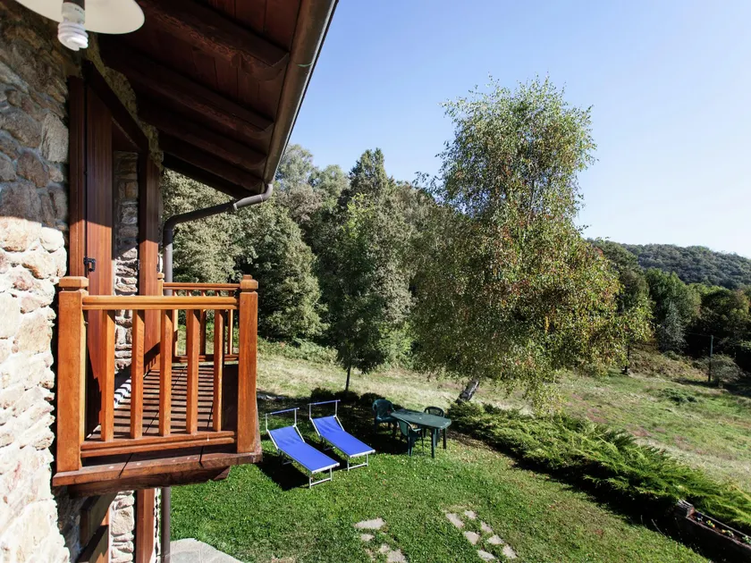 Apartment in Netro with Balcony and Views - Image 1