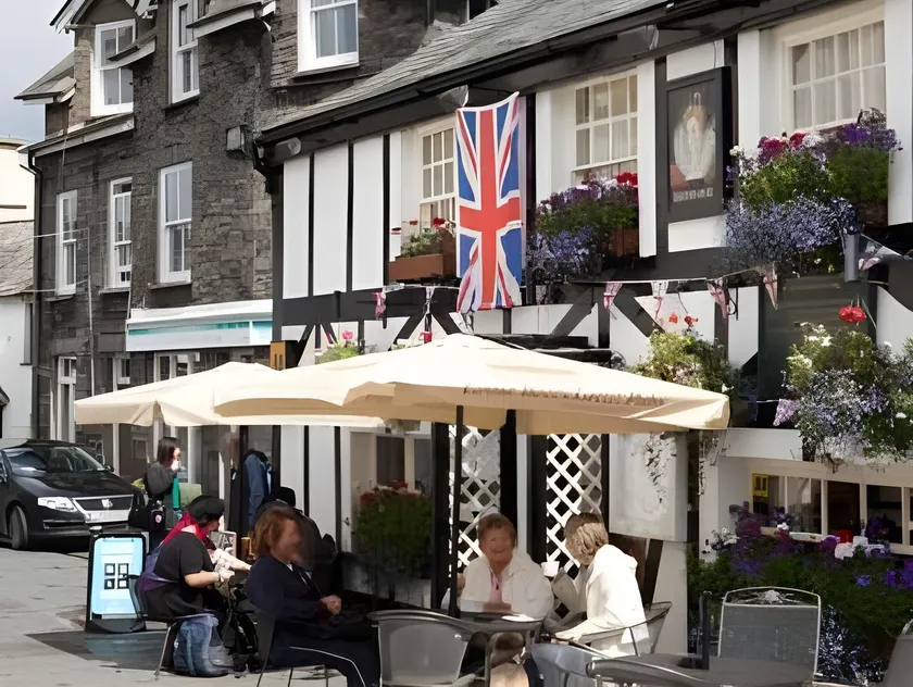 Queens Head Inn & Restaurant - Image 1
