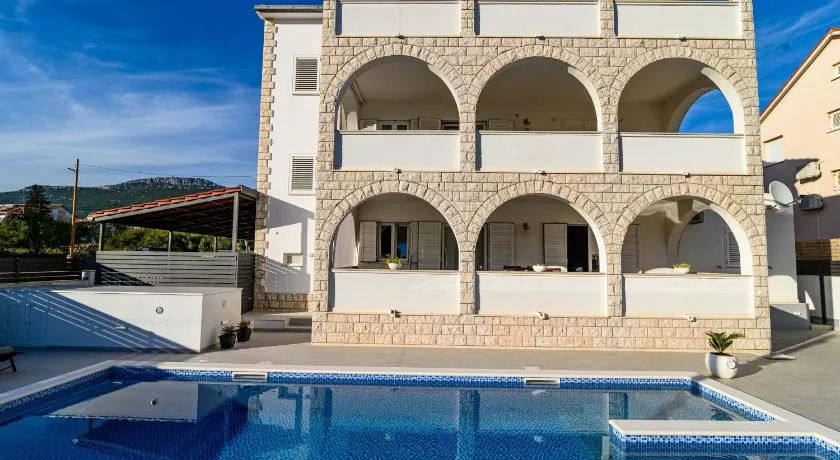 Villa Relax - beautiful Apartment with heated saltwater pool & jacuzzi - Image 1