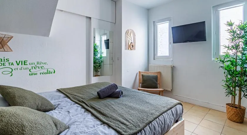 Appart'Hotel BelleEscale Versailles Saint Cyr l'Ecole - Image 1