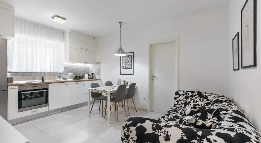 Cool Suite - Image 1