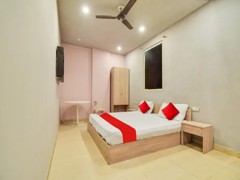 Hotel O D Plaza Near by Pitampura Metro Station - Image 1