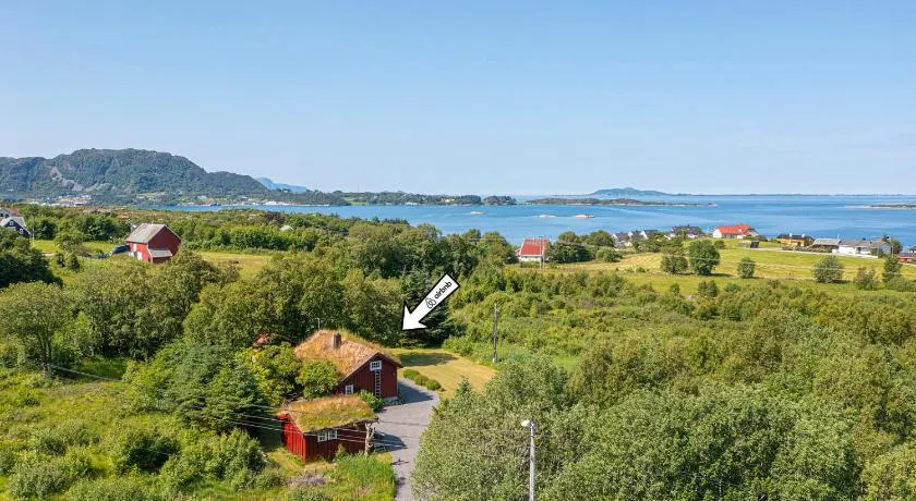 Charming cabin retreat by the coast in Midsund - Image 1