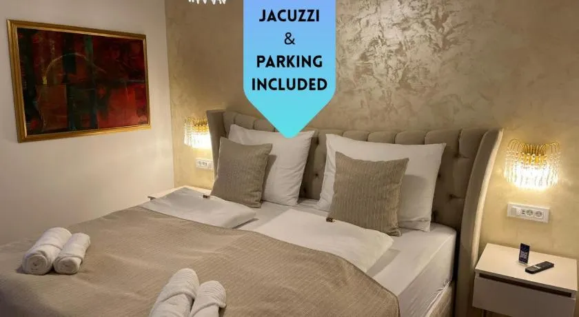 La Luna Room with Pool & Jacuzzi, Bikes and Secured Parking - Image 1