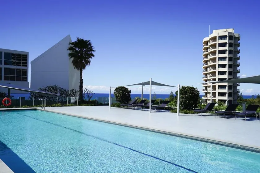 Air on Broadbeach Beachfront 2Level stunning apartment with 180 degree views - Image 1