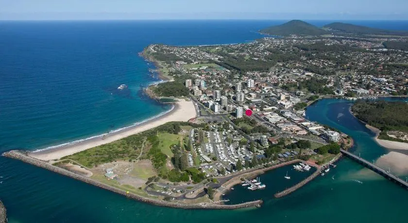 Crystal Waters 7 Ocean Corridor Views, Restaurants, Town Centre - Image 1