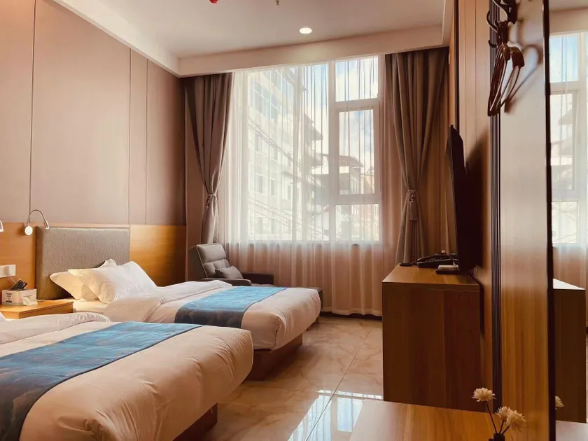 Luliang Tianjiahui Business Travel Hotel - Image 1