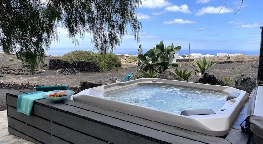 Cosy finca, sea views, jacuzzi - Image 1