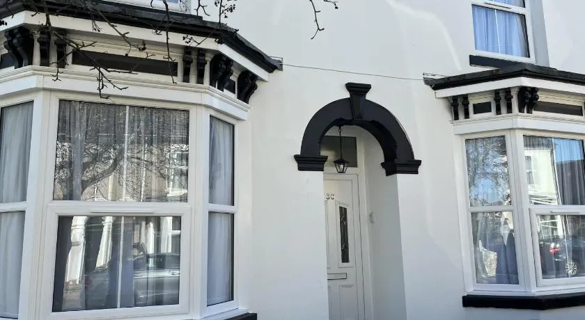 Bourton House - Image 1