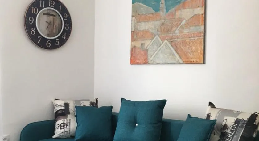 Squere 44 Apartment - Image 1
