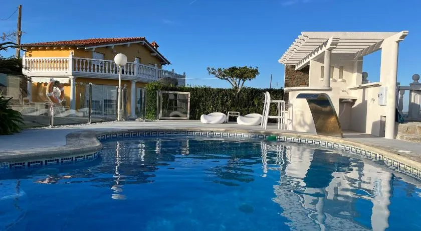 CHALET EN PLAYA ROBAYERA - Image 1