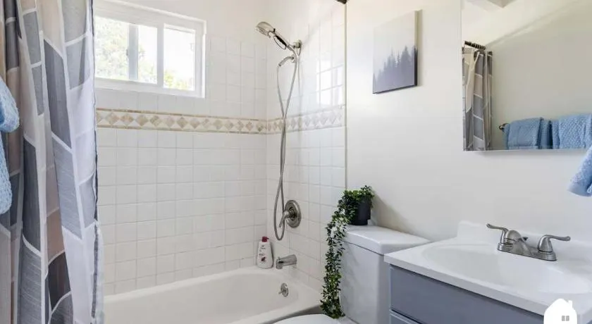 Chic Abode In Central Berkley - Image 1