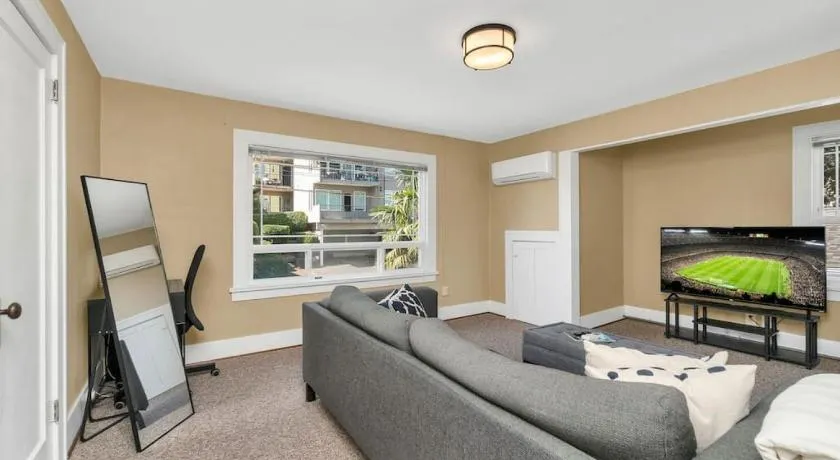 Vintage Westlake Gem Outstanding Location - Image 1